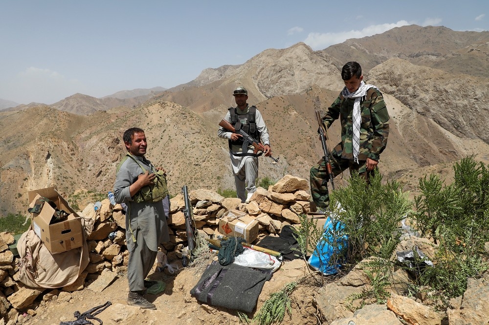 阿富汗政府士兵與支持的民兵。（湯森路透）
