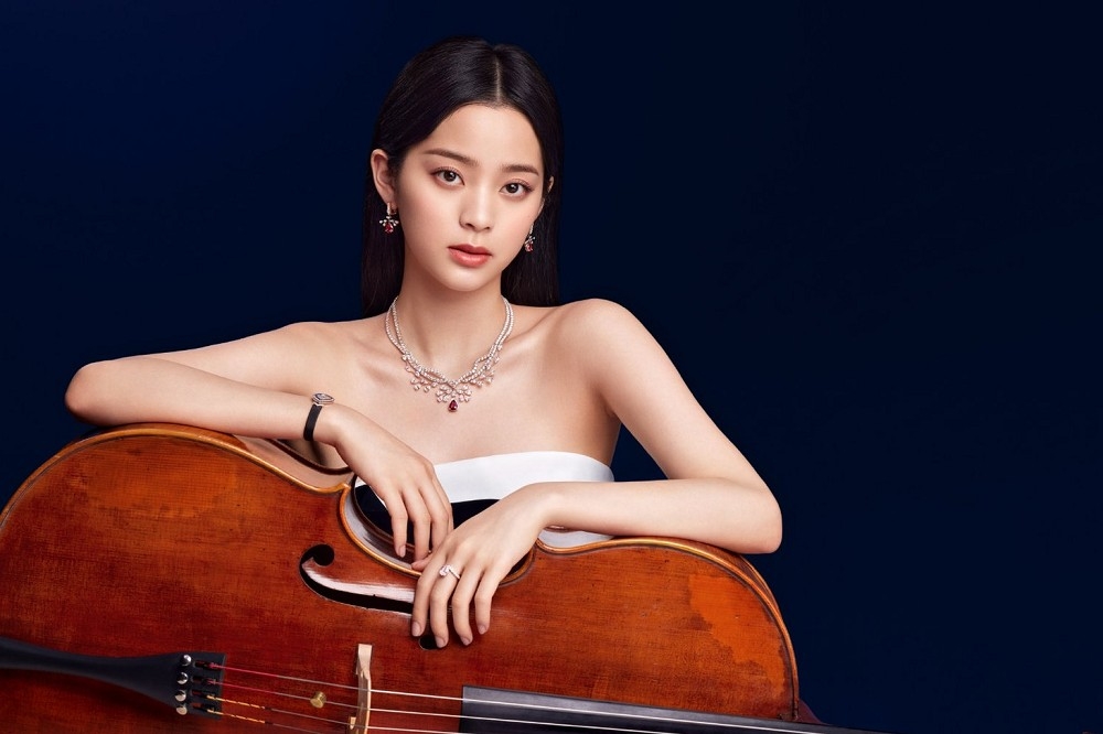 歐陽娜娜擔任法國高級珠寶品牌CHAUMET品牌大使，引發台灣部分網友大力抨擊。（取自CHAUMET微博）