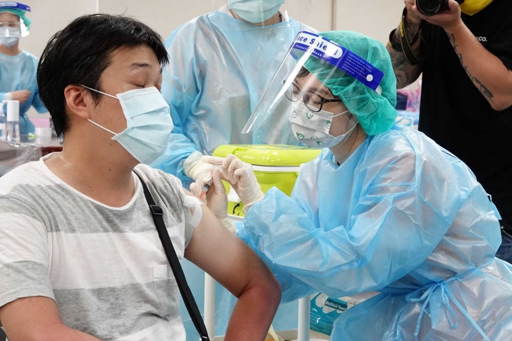 本月7日、8日陸續將有175萬劑AZ疫苗抵台，台灣疫苗覆蓋率有望提高。（資料照片／王侑聖攝）