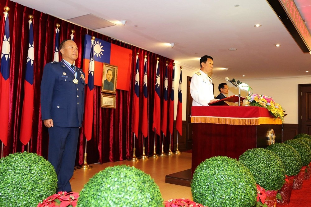 行政院9日證實國防部軍政副部長將由柏鴻輝接任；左為柏鴻輝。（國防部提供）