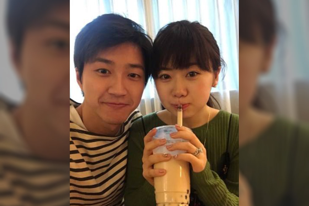 福原愛（右）與江宏傑結束5年婚姻，過去一起喝珍珠奶茶的甜蜜照片只能成追憶。（取自福原愛臉書）