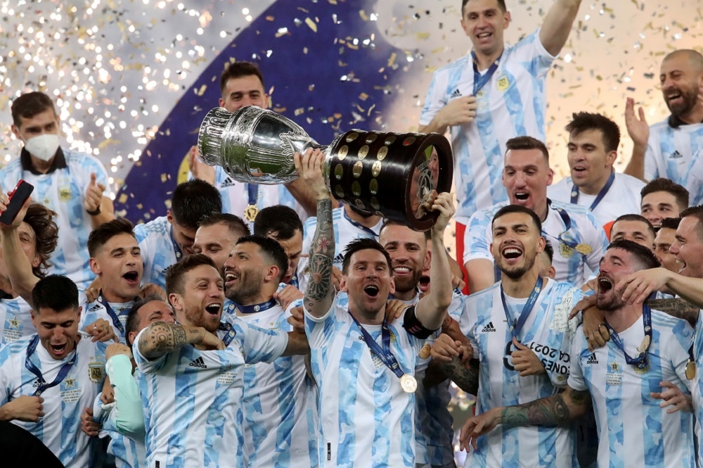 阿根廷國家隊在10日以1比0戰勝強敵巴西隊，睽違28年拿下美洲盃冠軍。（湯森路透）