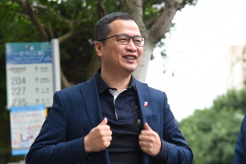 台北市議員羅智強在臉書諷總統蔡英文收割採購疫苗一事。（資料照片／蔣銀珊攝）