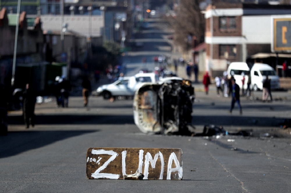 南非前總統祖瑪入獄以來，各地陸續湧現大規模抗議事件。（湯森路透）