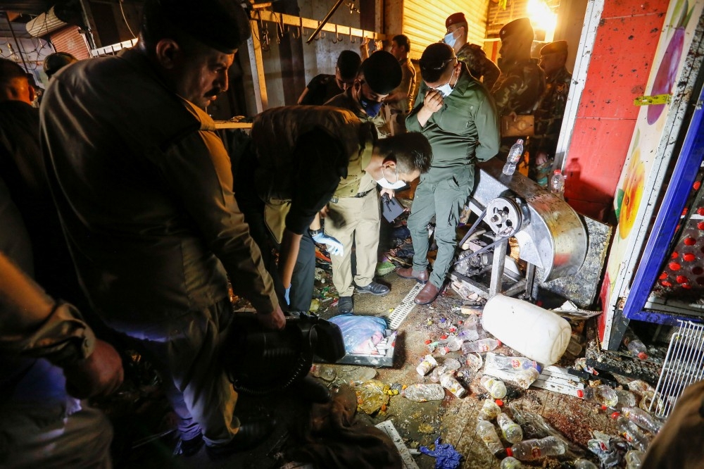 伊拉克首都巴格達（Baghdad）的傳統市場於19日發生炸彈攻擊事件，造成至少35人死亡，數10人受傷。（湯森路透）