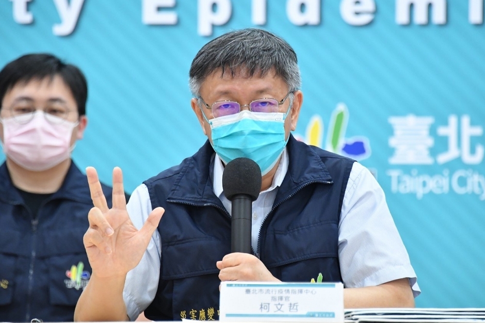 台北市長柯文哲23日記者會上抱怨，現在的唐鳳預約系統，施打速度反而變比較慢。（台北市政府提供）