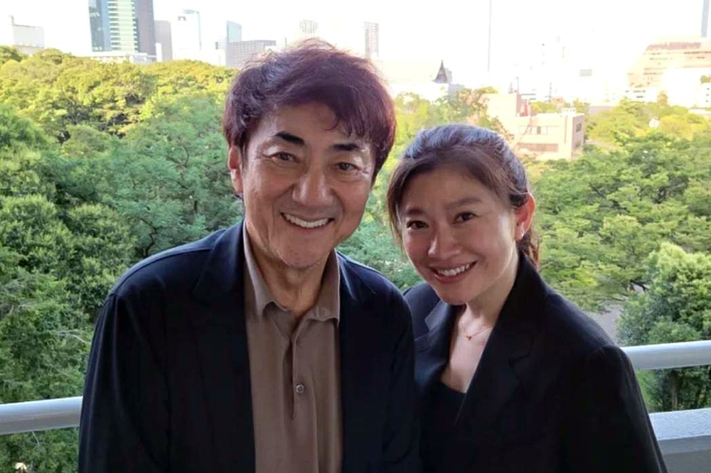 篠原涼子（右）和市村正親發表共同聲明，宣布離婚的消息。 （翻攝自mdpr）