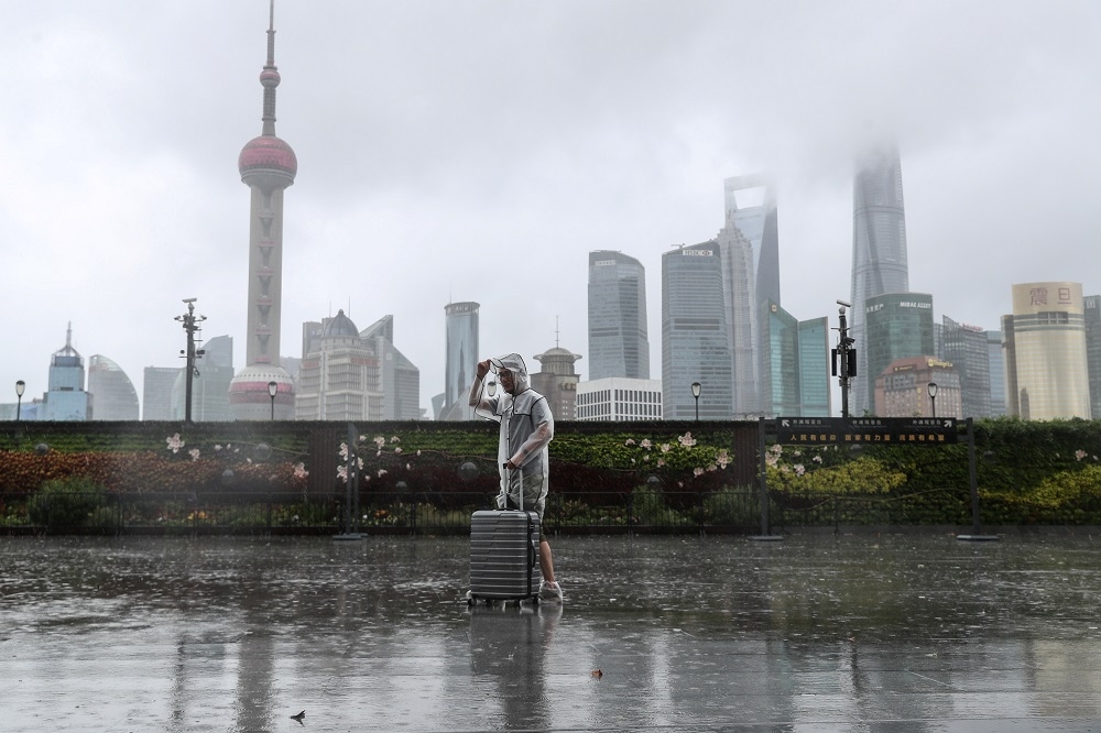 颱風烟花從浙江登陸，上海撤離超過36萬人。（湯森路透）
