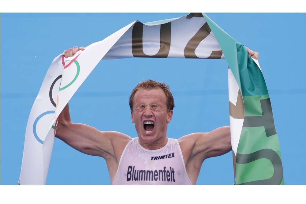 挪威選手布魯門菲特打敗眾多好手，拿下東京奧運鐵人三項金牌，挪威國家隊隊史首面三鐵獎牌。（湯森路透）