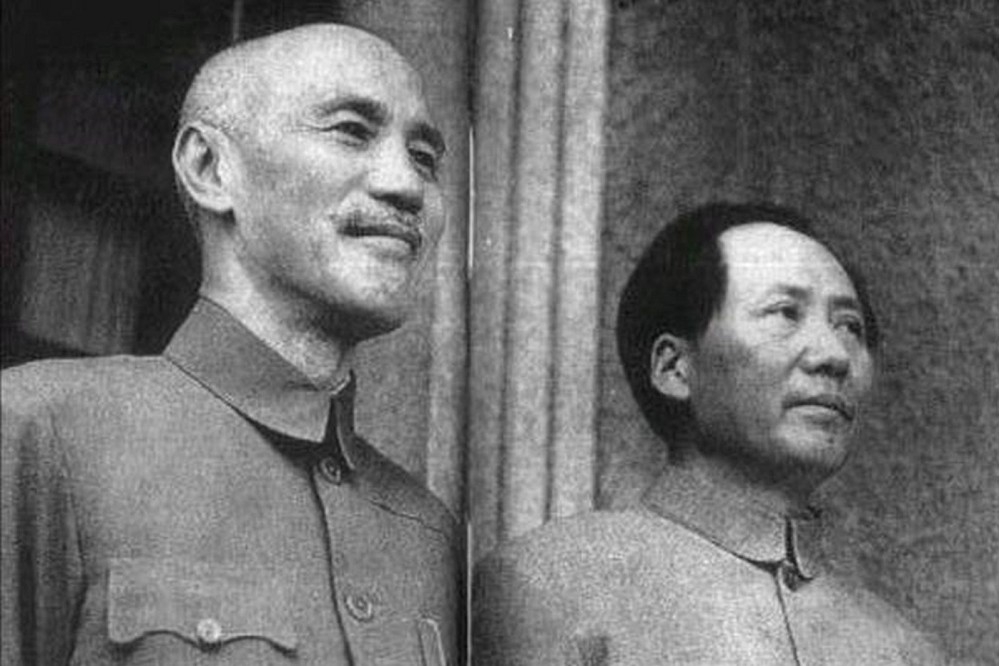中國人與台灣人的苦難，大部份是蔣介石與毛澤東所造成的，因為他們都沒有民主素養，都想當袁世凱第二。（維基百科）
