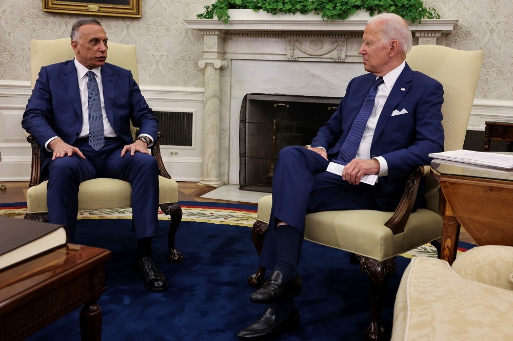 美國總統拜登與伊拉克總理卡迪米。（湯森路透）