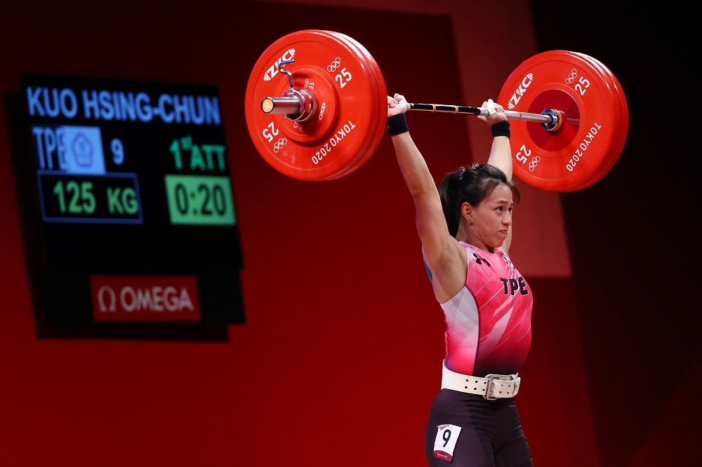 郭婞淳27日於東京奧運女子舉重59公斤級以總和236公斤成績奪金，正副總統及蘇揆也都發文祝賀。（湯森路透）