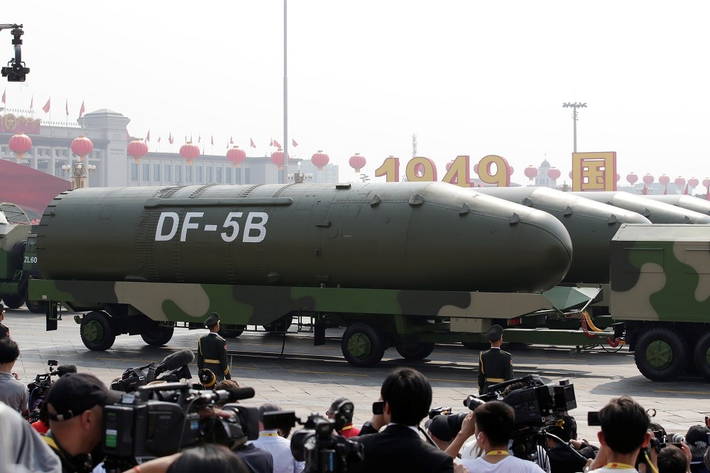 中國70周年國慶展示東風5型洲際彈道飛彈。（湯森路透）