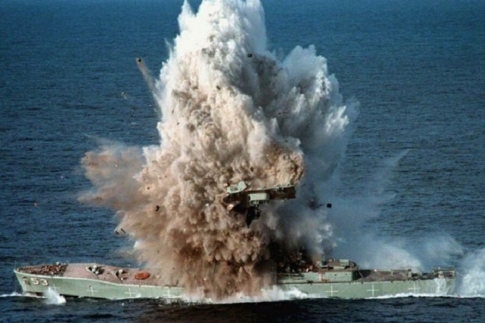 魚雷的船體下爆炸法，巧妙的利用船艦的重量破壞船艦鋼板，遂使得大型船艦被一枚魚雷命中後，受損情況通常比被一枚反艦飛彈命中還嚴重。（圖片摘自網路）