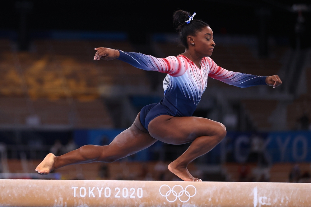 美國體操女將拜爾斯出席平衡木決賽，奪下銅牌佳績。（湯森路透）