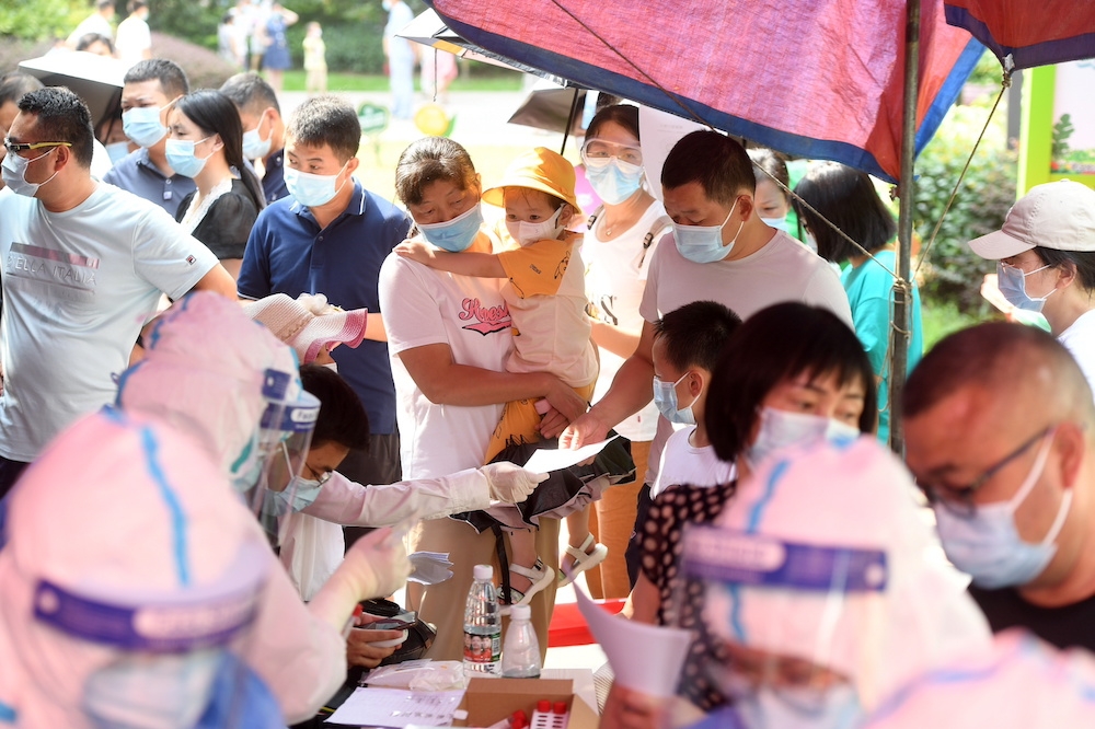 8月3日，武汉新冠肺炎检测站。（汤森路透）(photo:UpMedia)