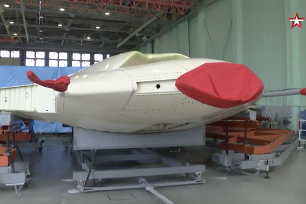 俄羅斯S-70獵人無人機就快量產。（擷取自俄國國防部發布短片畫面）