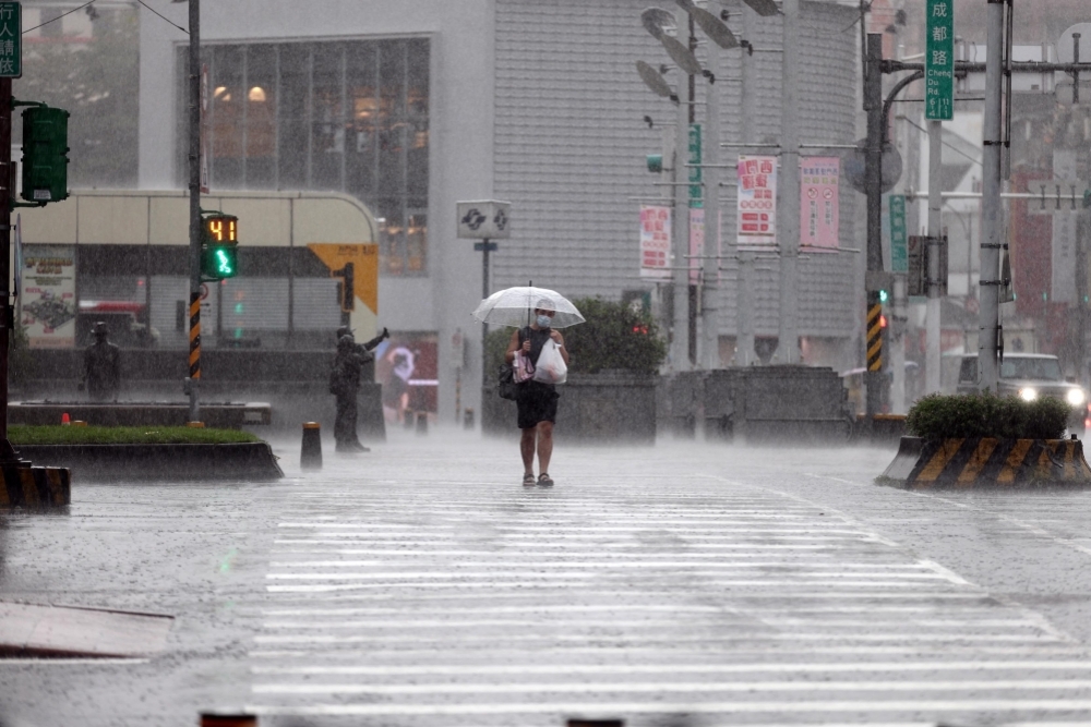 受豪雨影響，南臺灣多個縣市宣布雨量達到停班、停課標準。（資料照片／陳愷巨攝）