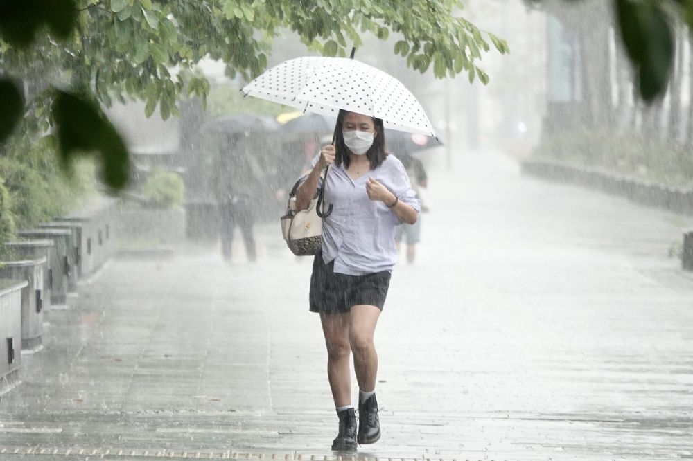 台灣狂降雨南部恐成重災區，民眾要慎防水患發生。（王侑聖攝）