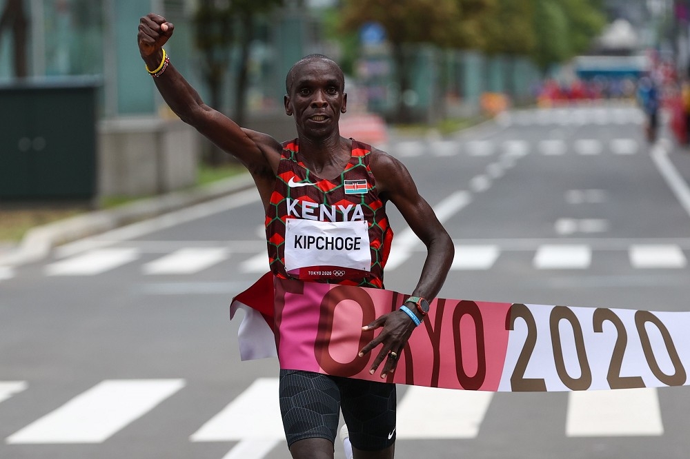 肯亞名將基普喬格奪得東京奧運馬拉松金牌。（湯森路透）