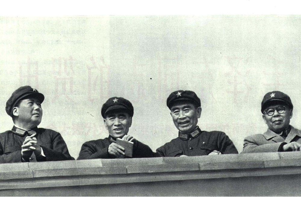 中國青年毛粉懷念的不僅是毛，還有從中國大革命到改革開放之前這段歷史歲月。（維基百科）