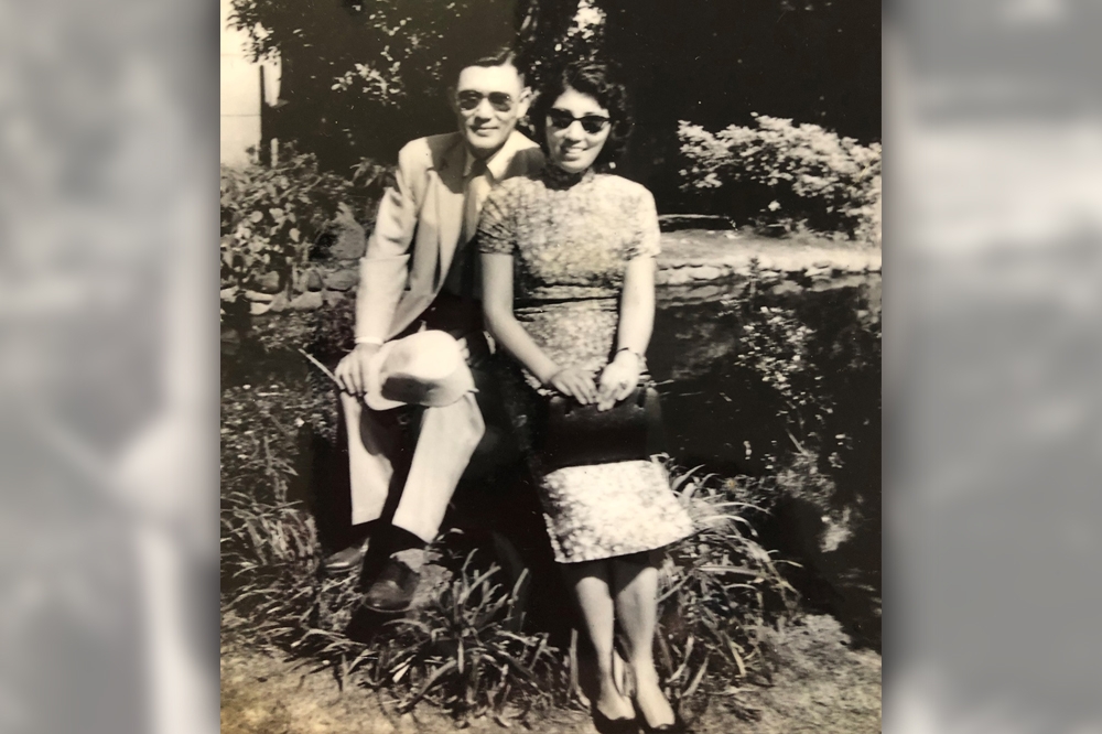 14日是七夕情人節，前總統馬英九在臉書PO出一張父母親的合照，訴說2人羅曼史。（取自馬英九臉書）