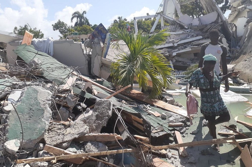 我國友邦海地14日發生7.2強震逾304死，我國也宣布將捐50萬美元賑災。（湯森路透）