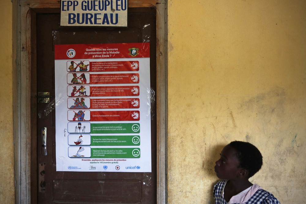 象牙海岸鄉村設立防治伊波拉病毒醫護所。（湯森路透）