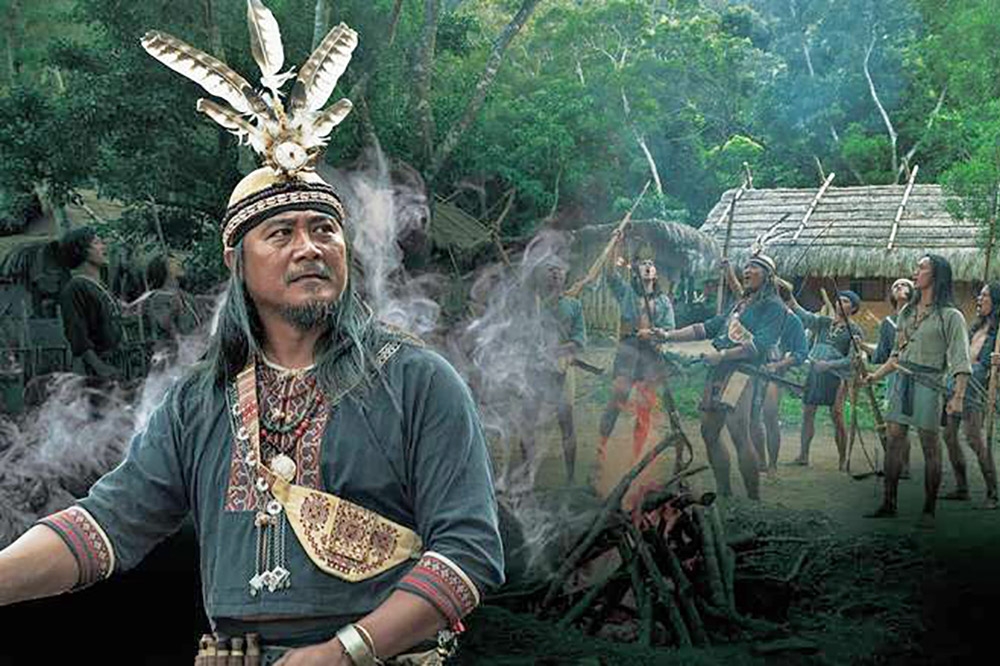 查馬克・法拉屋樂在《斯卡羅》飾演斯卡羅族群大頭目「卓杞篤」，盡顯天生領袖特質。（公視提供）