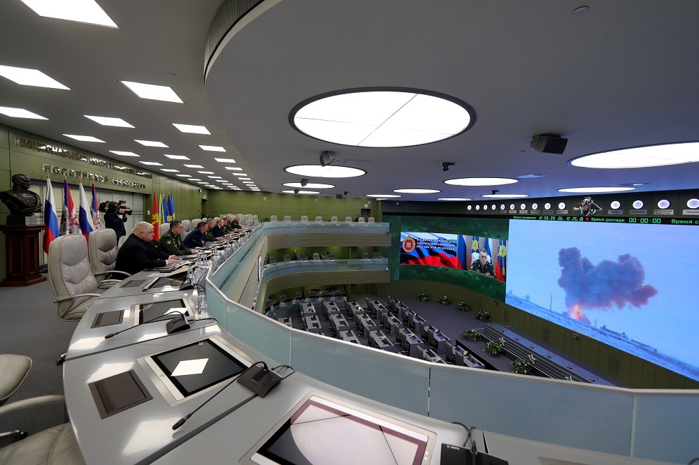 俄羅斯總統普京參訪國家防衛指揮中心。（湯森路透）