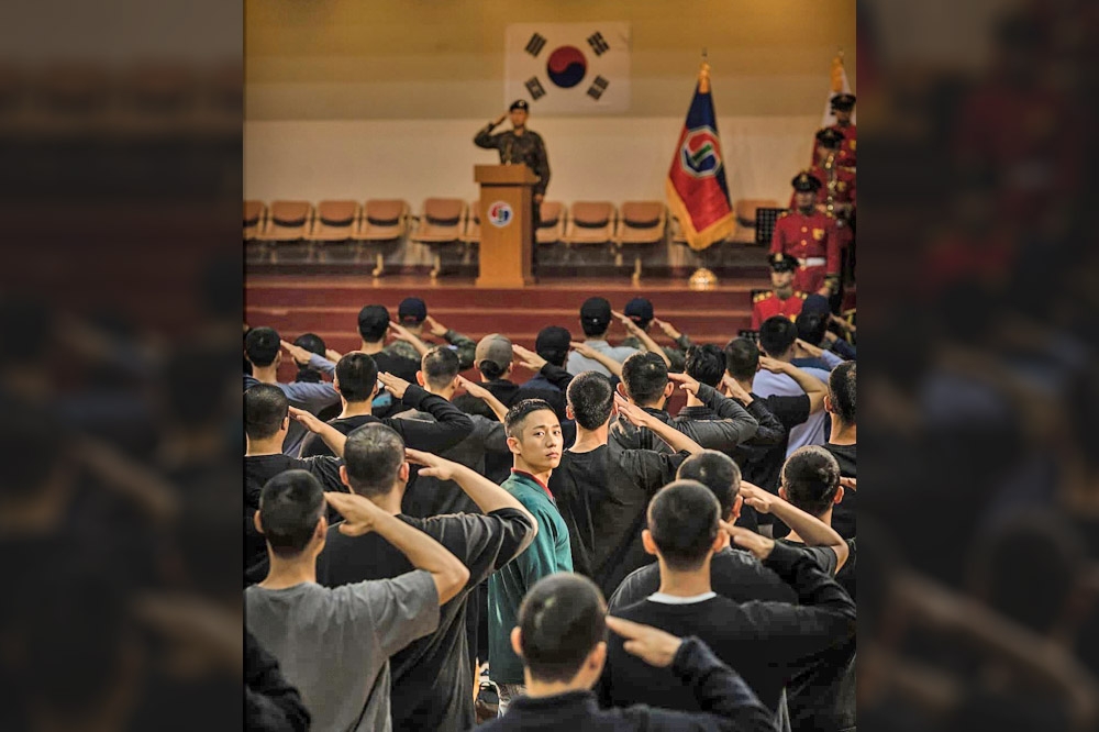 韓國男神丁海寅主演的軍隊題材新戲《D.P 逃兵追緝令》，在串流平台上線後，口碑全面叫好。（Netflix提供）