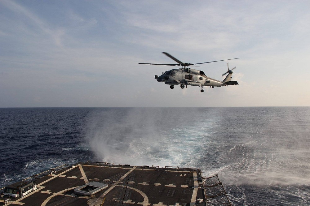 「神鷹3號」計畫中，編列340億8985萬元採購10架MH-60R海鷹反潛直升機案，這次躲在機密預算內。（取自U.S. Navy臉書）