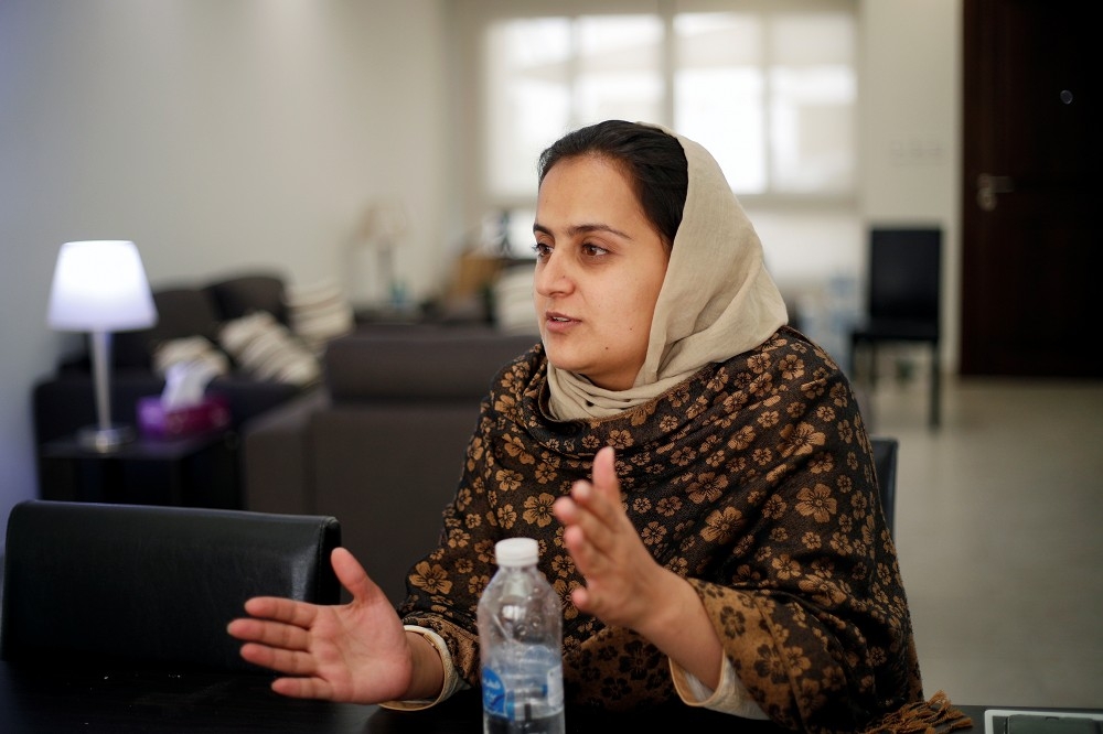 專訪過神學士發言人的阿富汗女主播阿甘德（Beheshta Arghand）已逃往卡達首都杜哈。（湯森路透）
