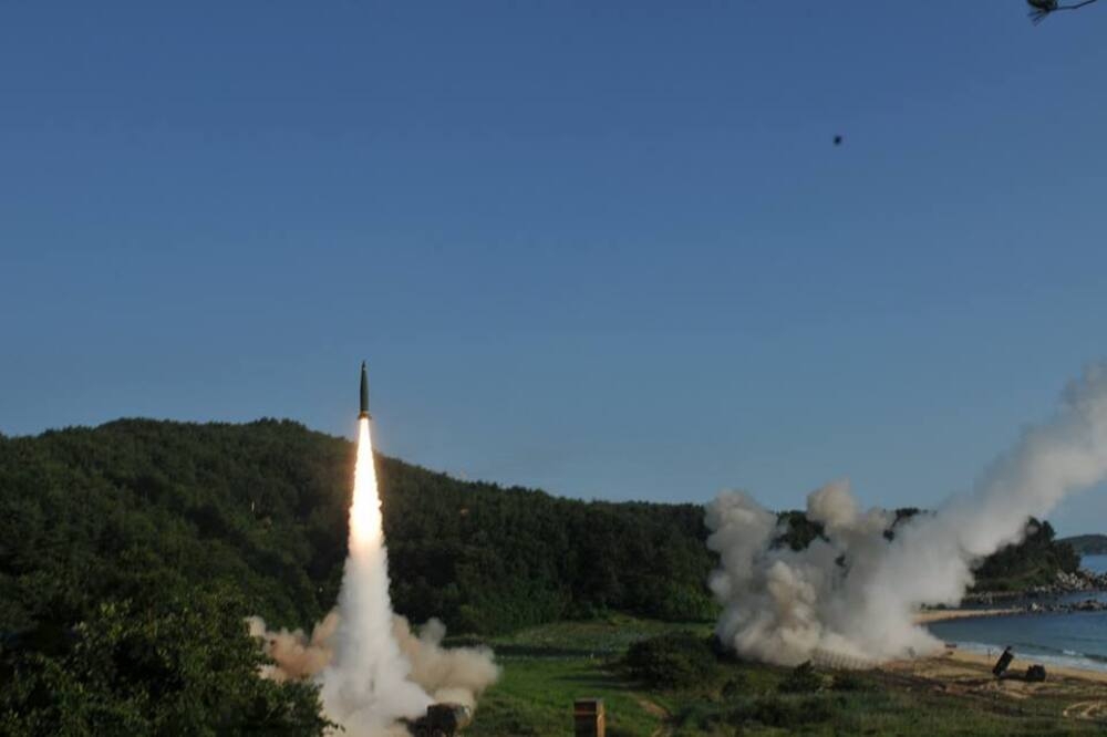 正在試射的南韓玄武系列飛彈。（圖片取自南韓國防部）