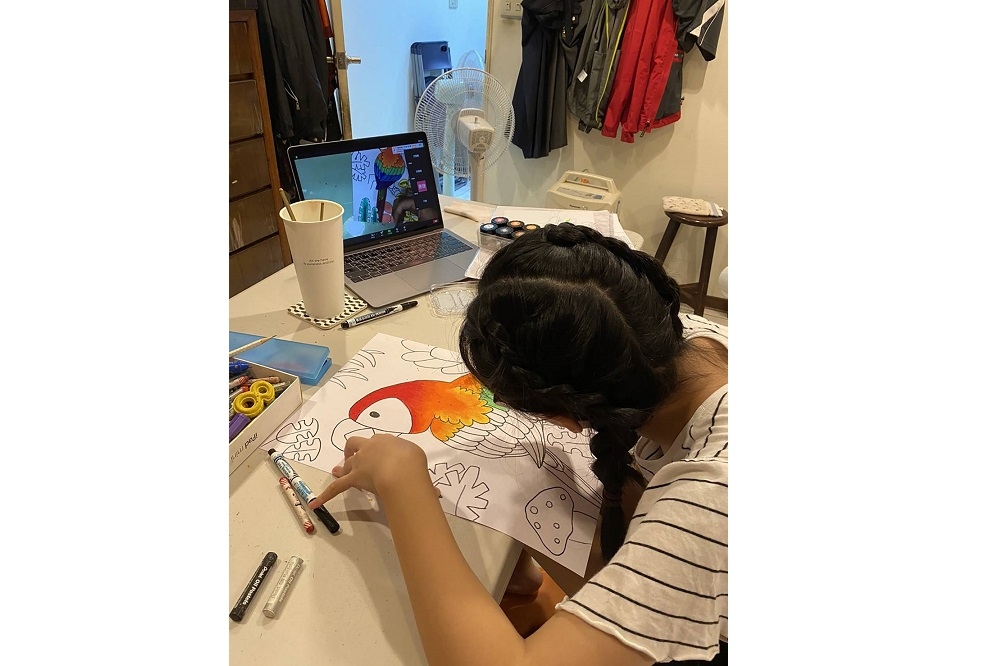 中華開發文教基金會推出時下流行的「禪繞畫」線上親子美術課。(開發金控提供)