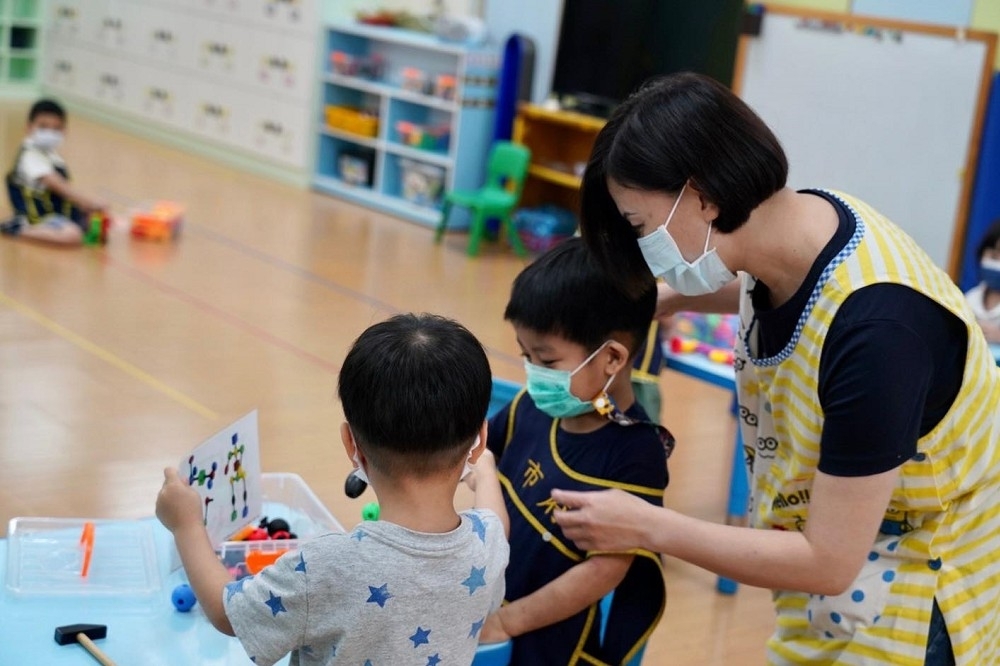 台北市有2名學童因板橋幼兒園群聚案遭匡列。圖僅為示意非染疫幼童。（台北市教育局臉書）