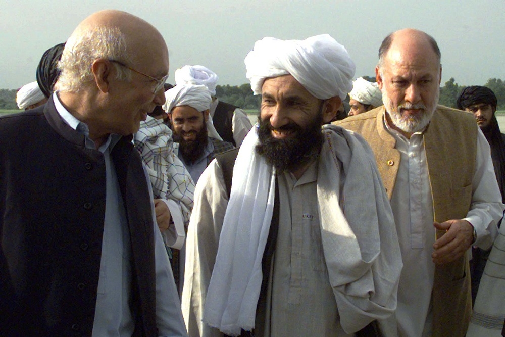 曾任阿富汗外交部長的阿洪德擔綱總理大位。（湯森路透）