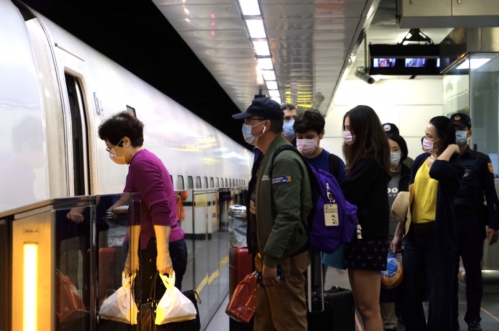 高鐵自10月8日至12日規劃「國慶疏運」，增開188班次列車。（資料照片／蔣銀珊攝）