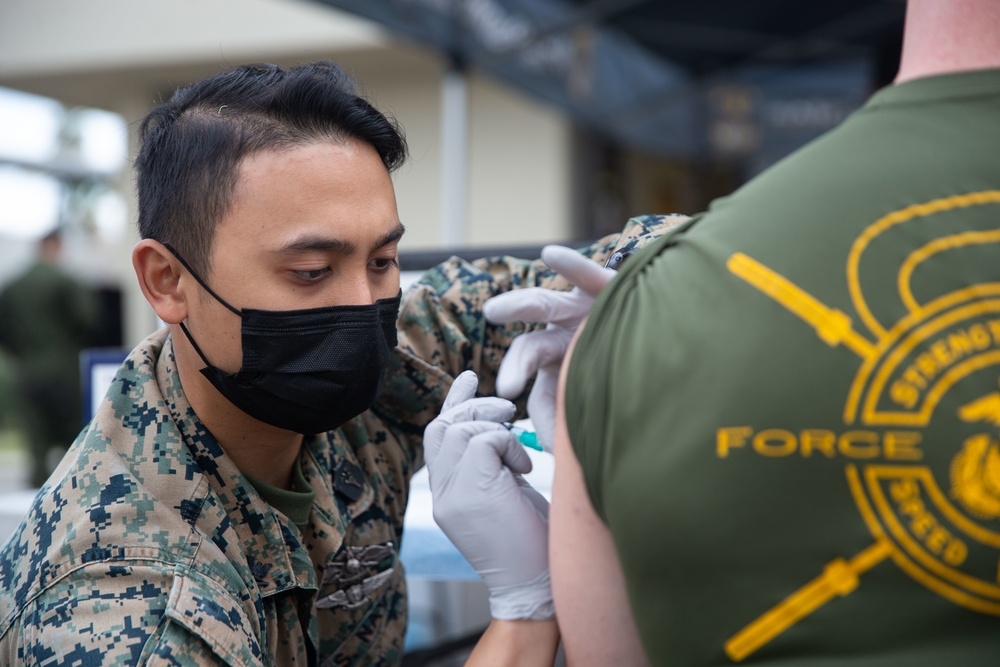 美軍陸戰隊官兵進行流感疫苗接種。（圖片取自美軍DVIDS系統）