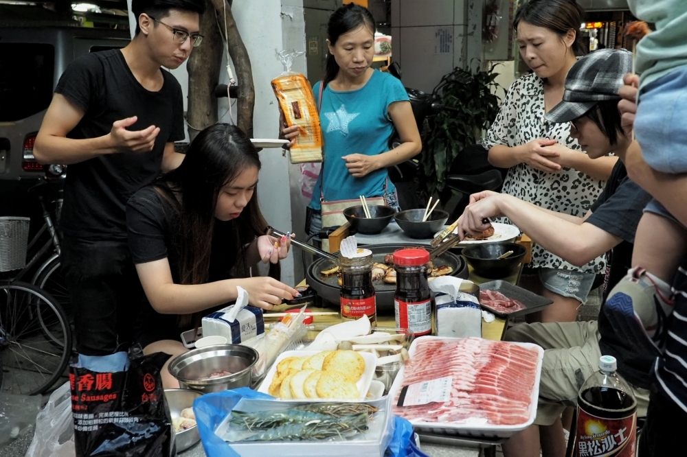 新北市禁止內用1周，台北市長柯文哲宣布台北市不跟進，並酸許多縣市中秋禁止戶外烤肉的政策太假掰。（資料照片／張家銘攝）