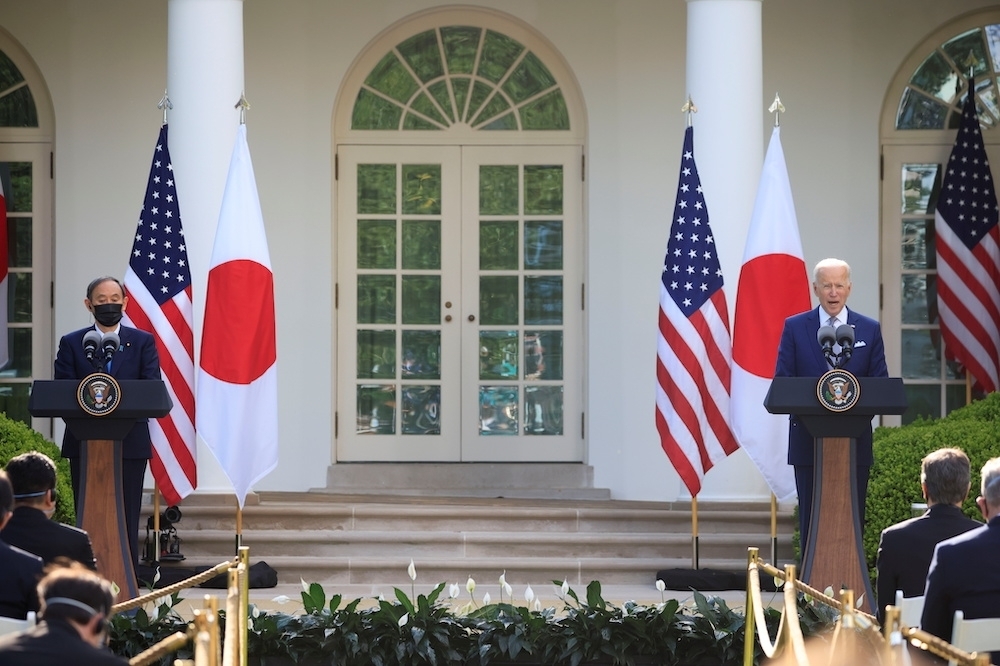 4月日本首相菅義偉訪美與拜登會談。（湯森路透）
