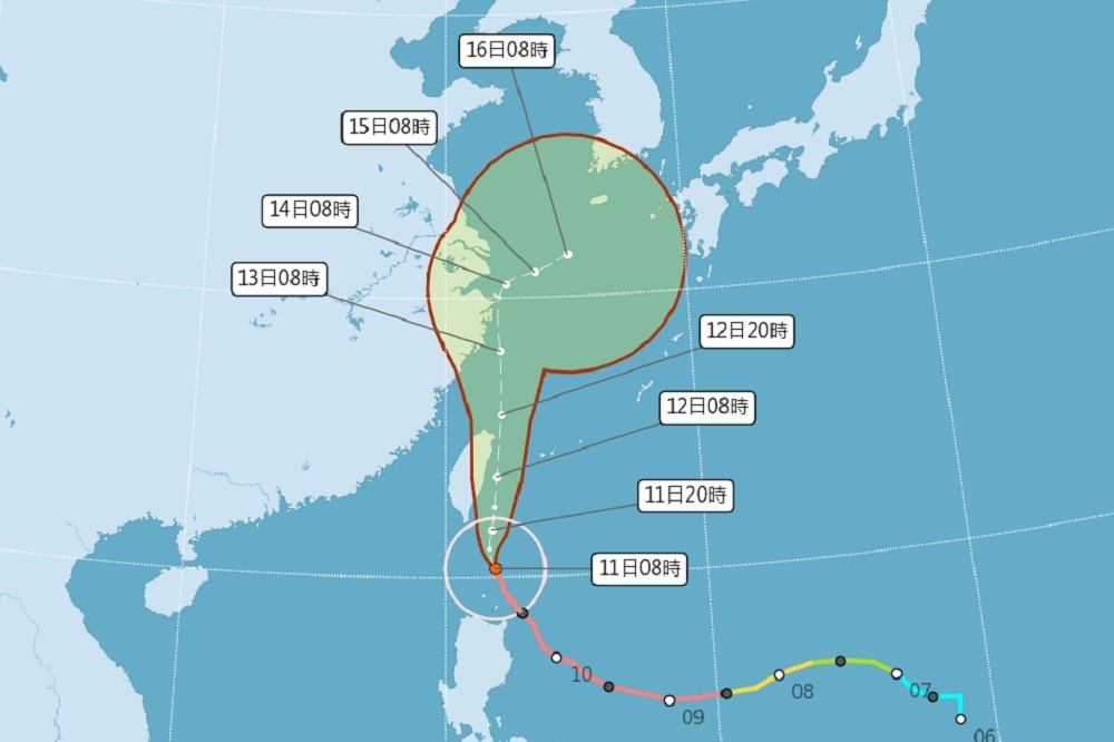 強颱璨樹11日早上8點半的中心位置已到鵝鑾鼻南南東方海面210公里處。（取自氣象局）