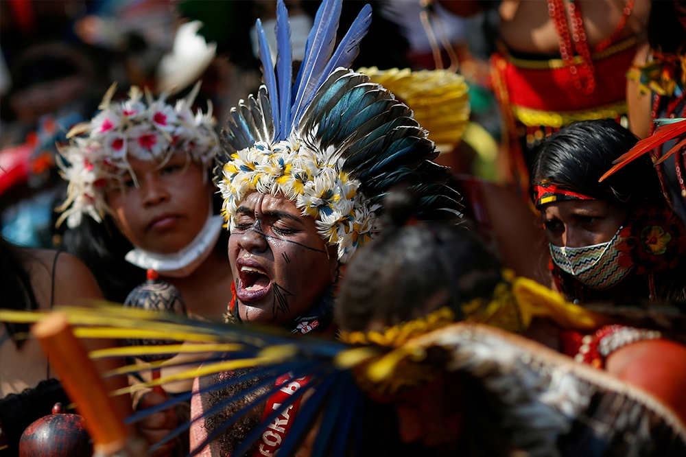 超過5000名原住民女性聚集在巴西首都，抗議政府豪奪土地。（湯森路透）