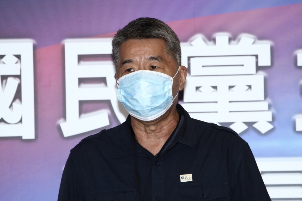 張亞中多次猛攻前新北市長朱立倫為「美國線民」及爆發3張總額500萬元支票案，遭前主席洪秀柱痛斥說謊等事件，黨中央選委會下午最後決議，將張亞中相關言論移送考紀會調查。（資料照片／王侑聖攝）