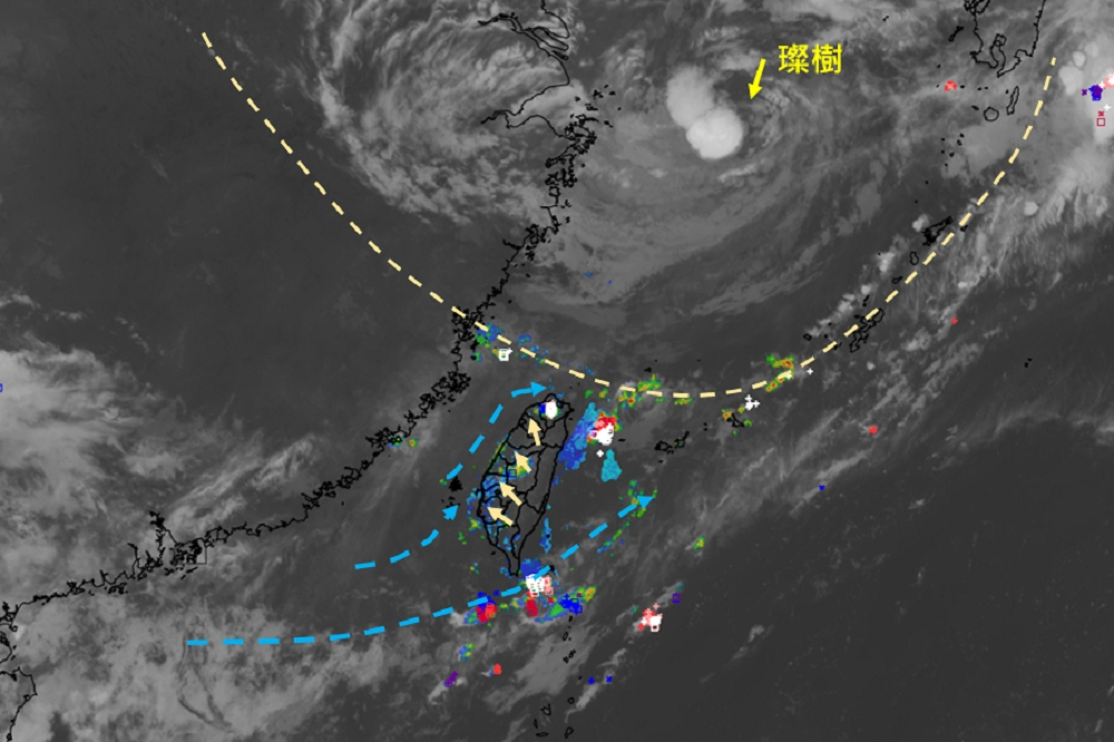 北部15日凌晨罕見出現大雷雨，天氣風險管理公司分析可能與璨樹颱風北上後帶來不穩定的環境有關。（取自天氣風險 WeatherRisk﻿ 臉書）