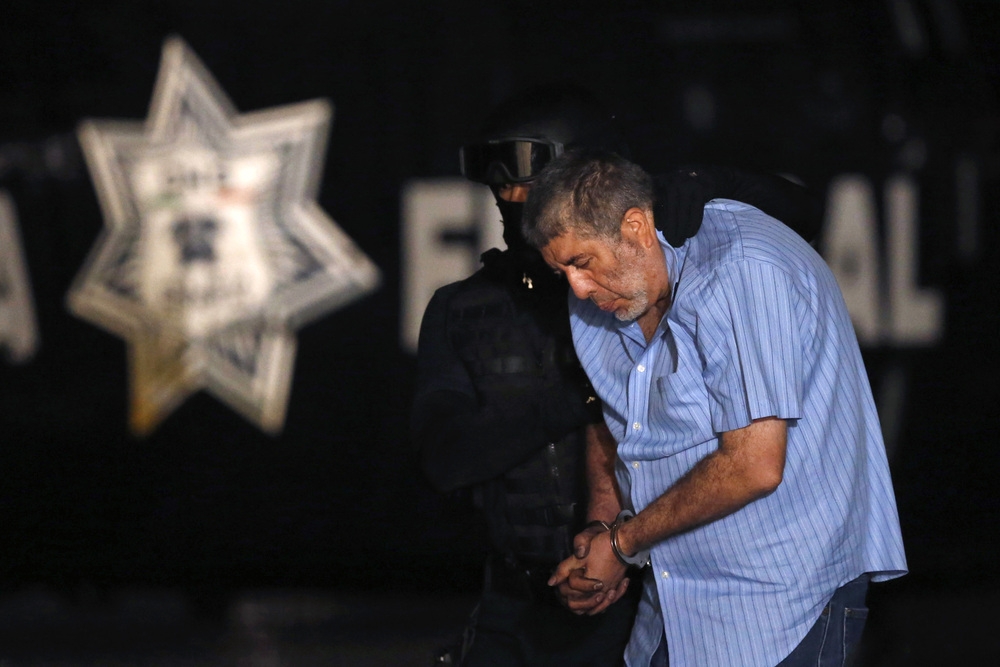 墨西哥華雷斯集團前首領文森特，2014年遭軍警逮捕押送至監獄拘禁。（湯森路透）