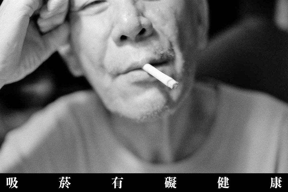 陳璇經常幫父親龍劭華拍下帥氣照片，這一次，她也以爸爸的帥氣居家黑白照，當作發文告別照，讓好多網友看哭。（取自陳璇IG）