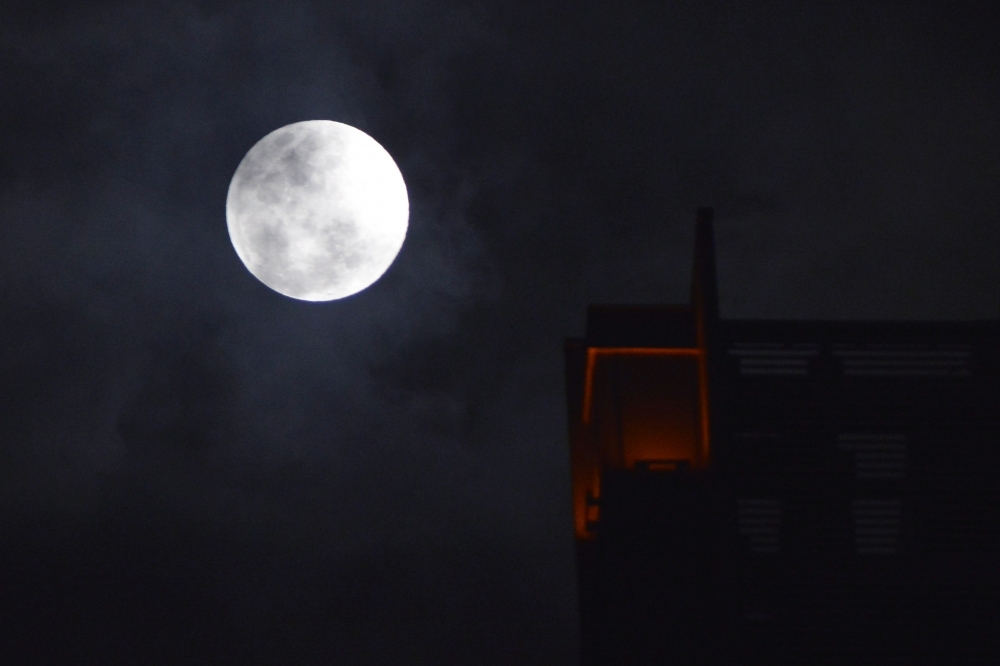 睽違8年後，今年中秋節正逢「滿月」。（資料照片／李智為攝）
