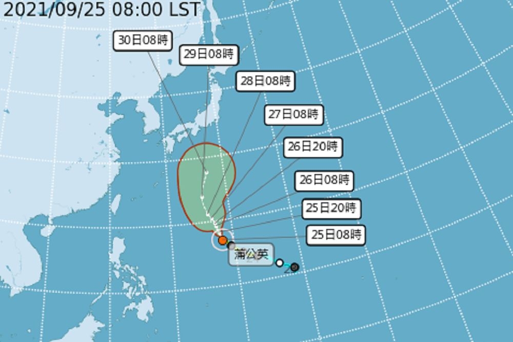 「蒲公英」25日增強為中度颱風，目前朝日本移動，但不排除27日將轉為強颱。（取自中央氣象局）