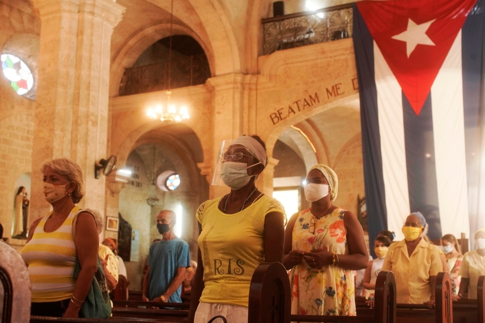 古巴民眾祈禱新冠疫情早日結束。（湯森路透）
